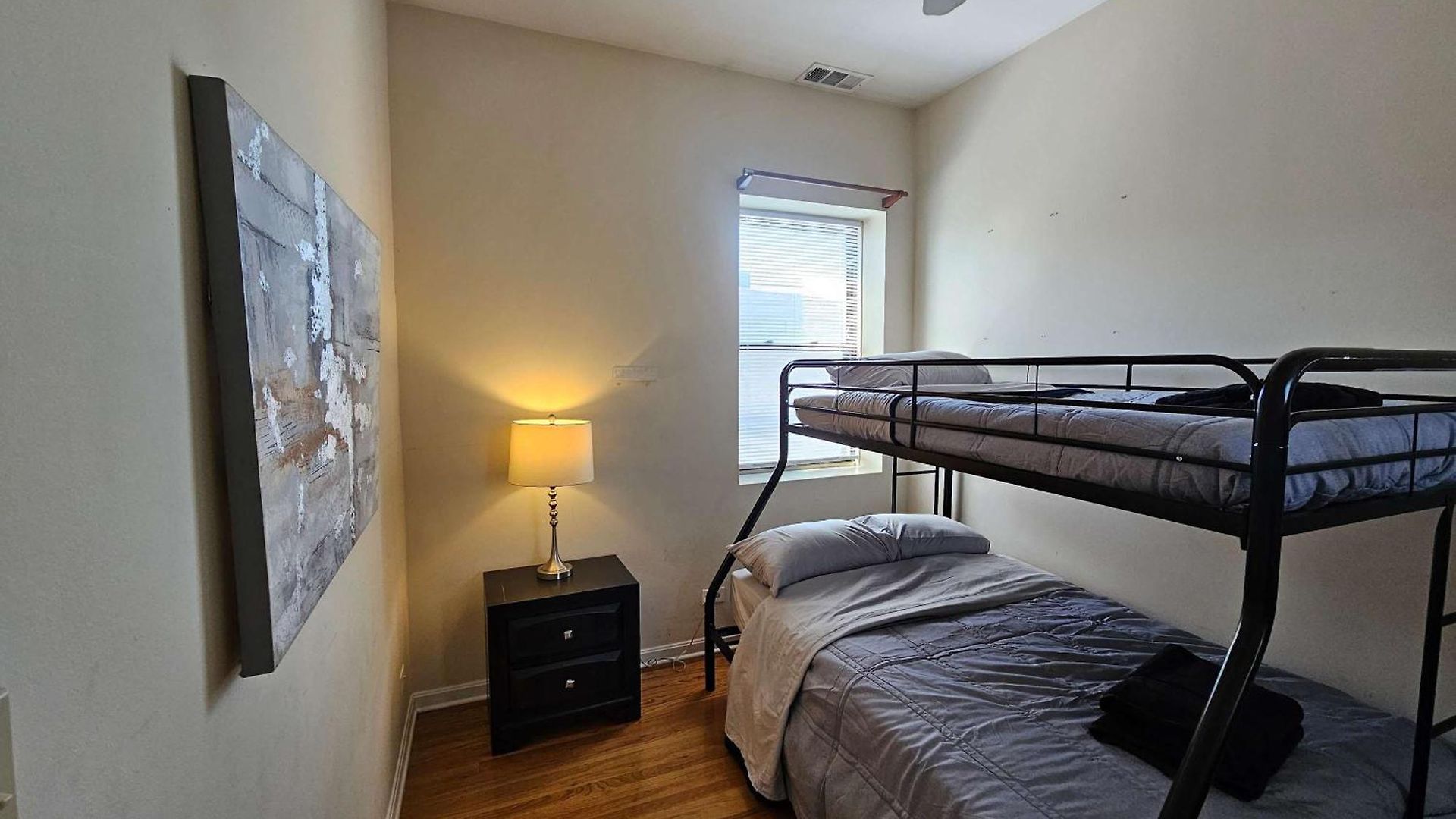 Apartment Two Bedroom West Loop