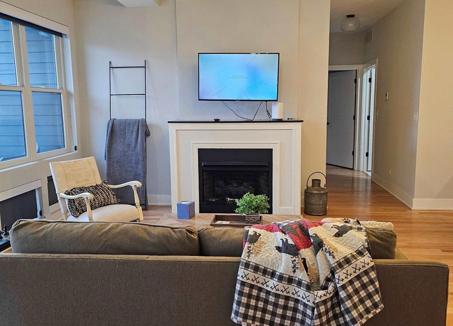 Updated 3 Bedroom Downtown Pilsen Apartment *
