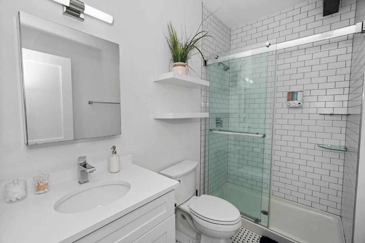 Modern 4br Pilsen Retreat Near Illinois Medical District & Downtown