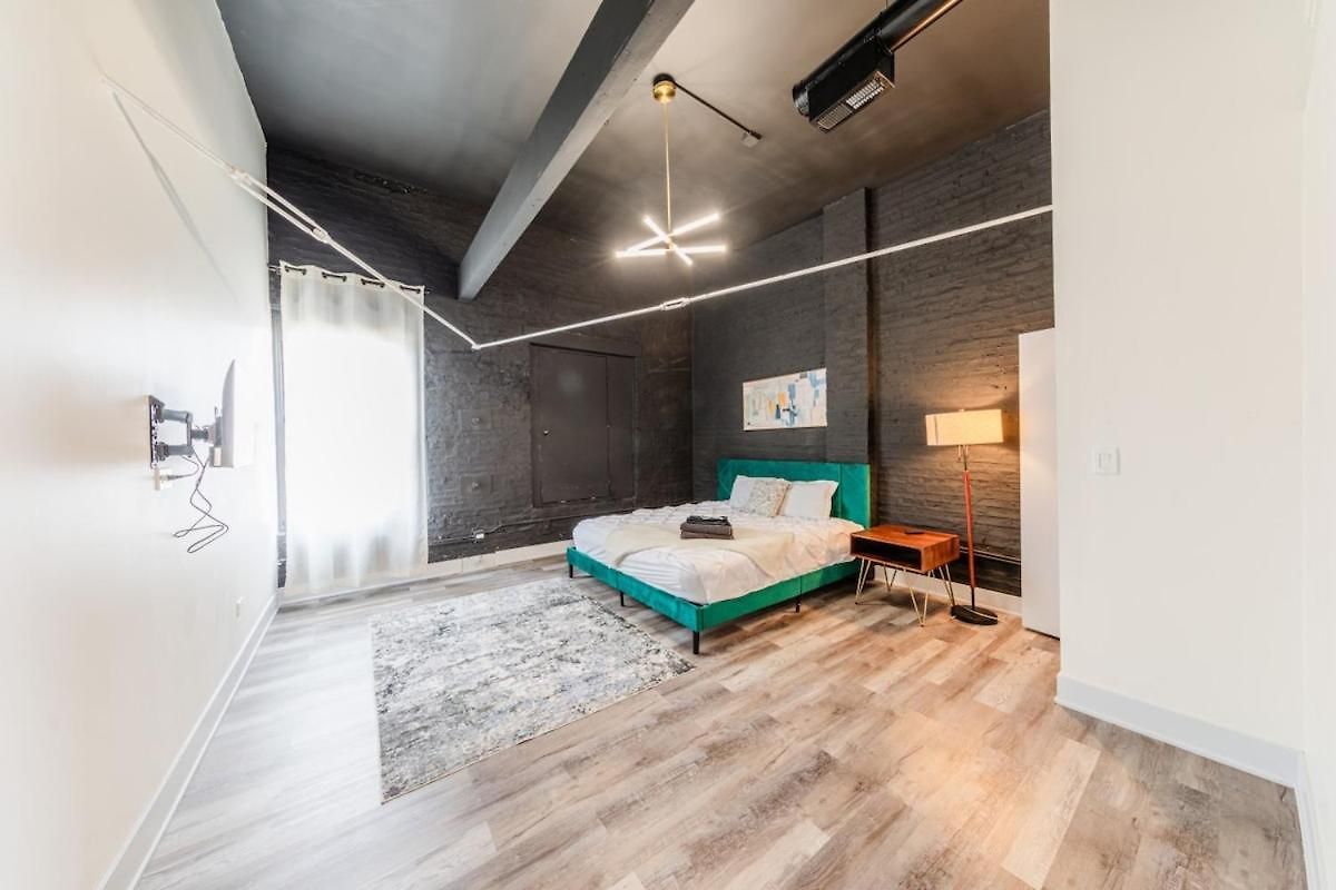 Luxury 5br W/ King Bed & Pool Table Near Chinatown Apartment *
