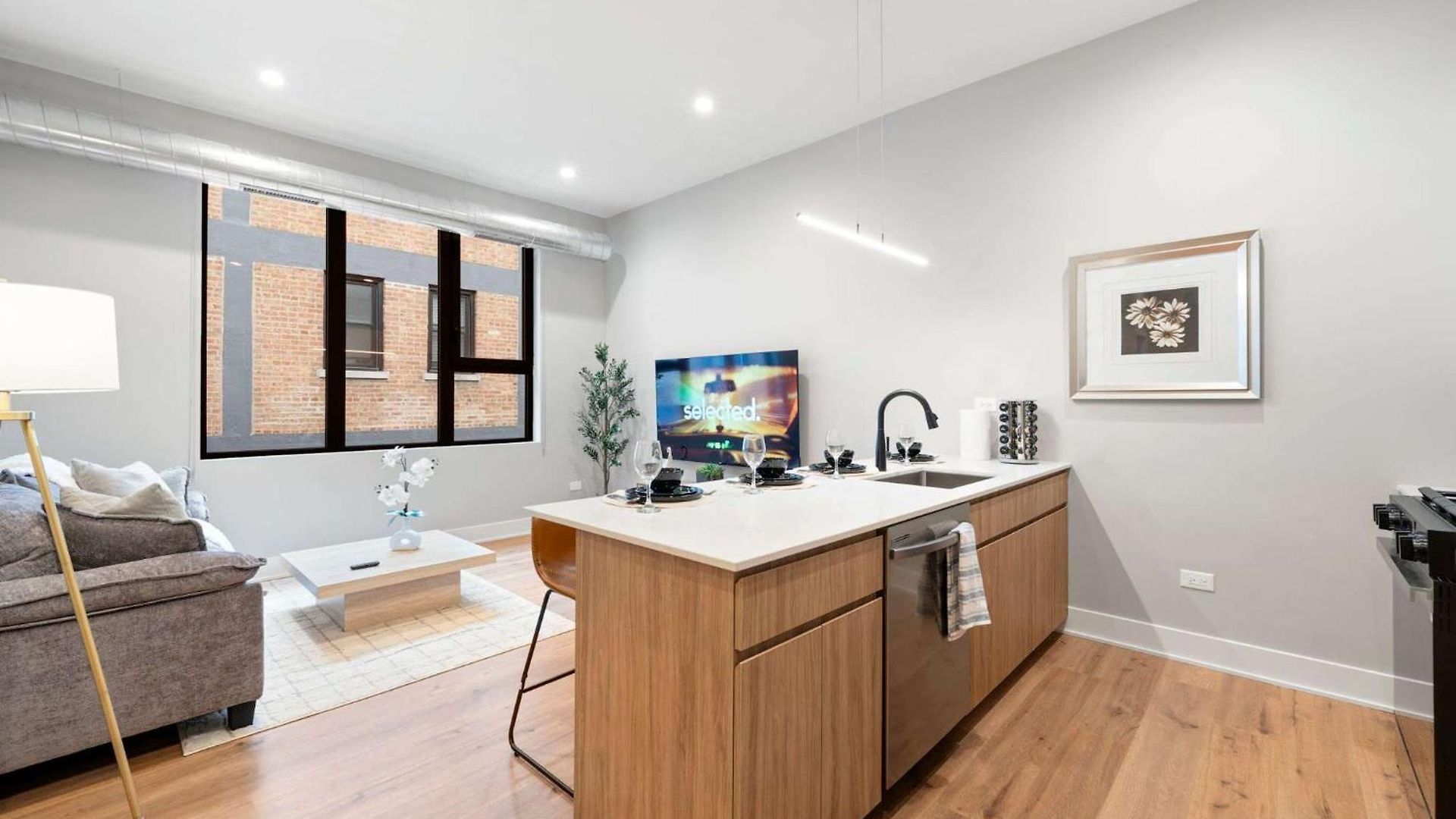 2bd 2ba Condo- Steps To With Gym & Parking Apartment *
