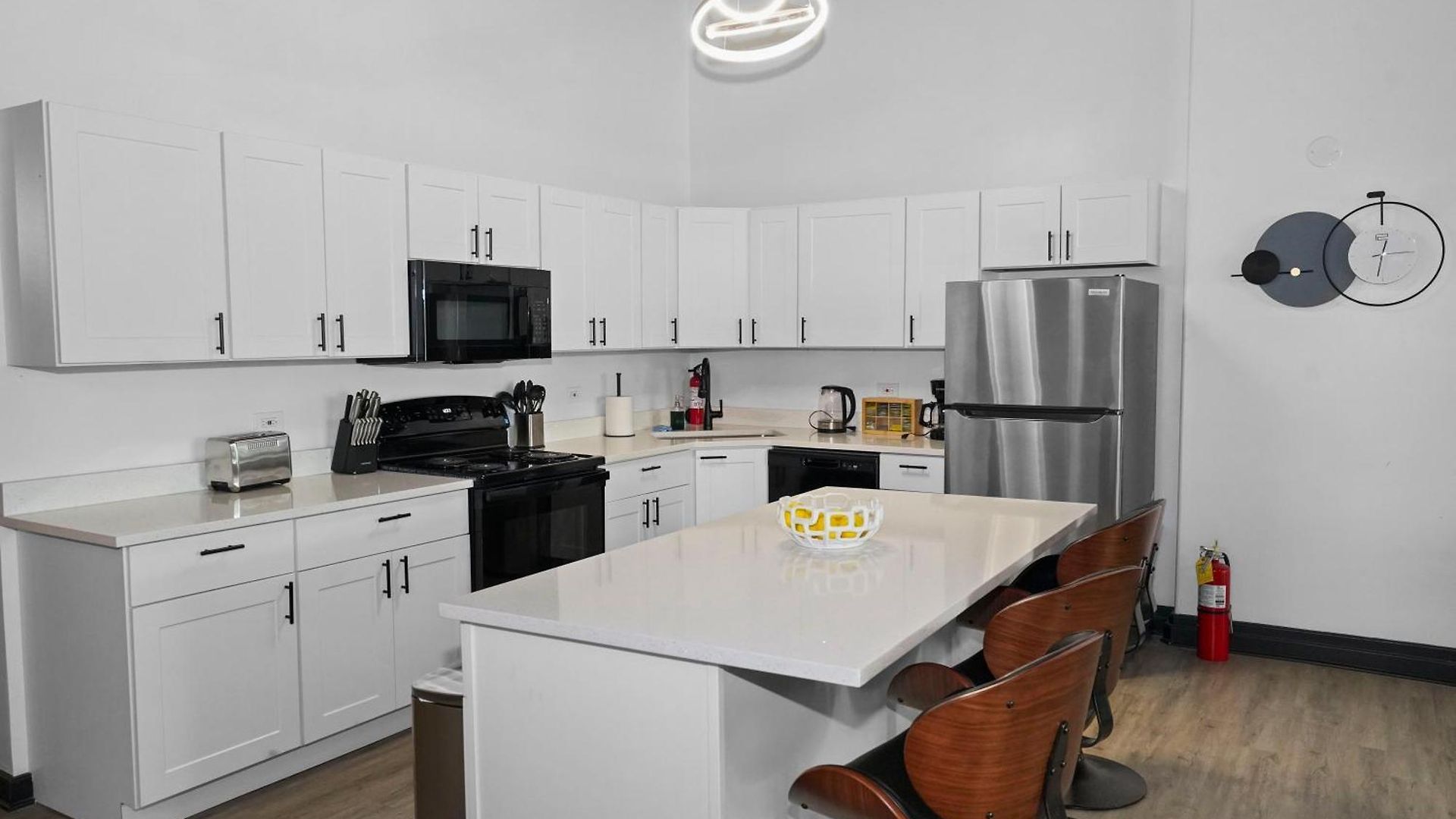 Spacious 6br Group Unit Near Mccormick & Lakefront Apartment