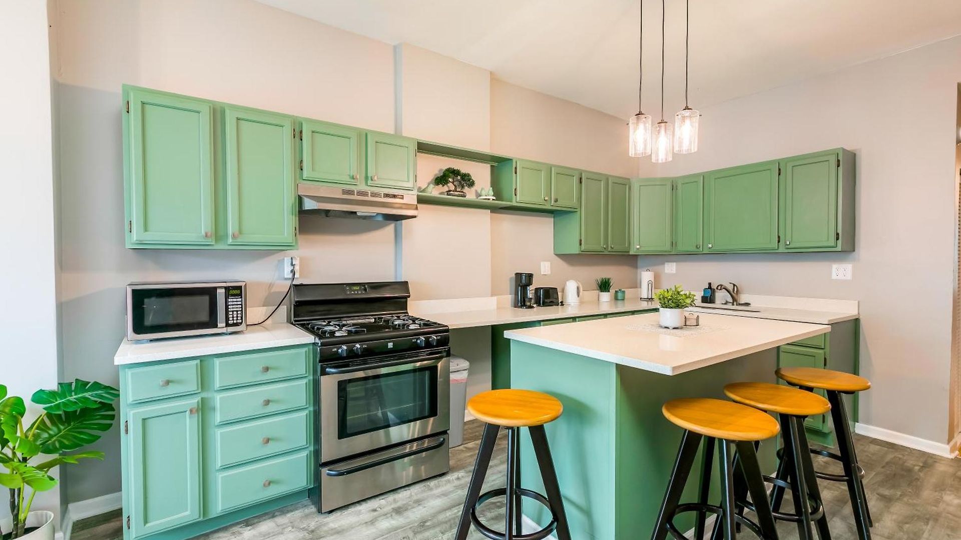Logan Sq 4br - Free Parking - Near Nightlife & Dt Apartment *