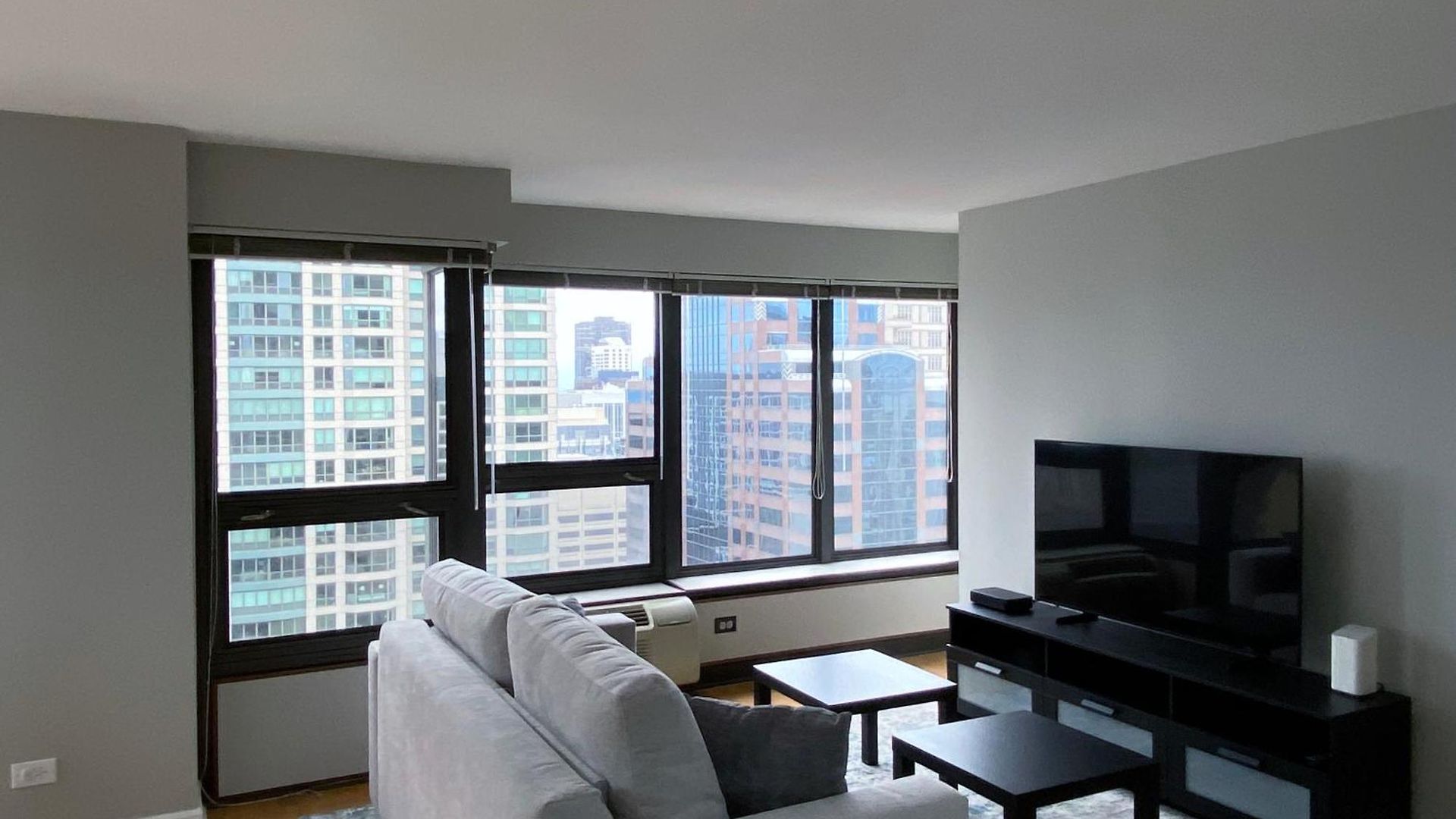 Apartment River North Magnificent Mile Condo, And Views, 43rd Floor Corner, Parking Included! Chicago
