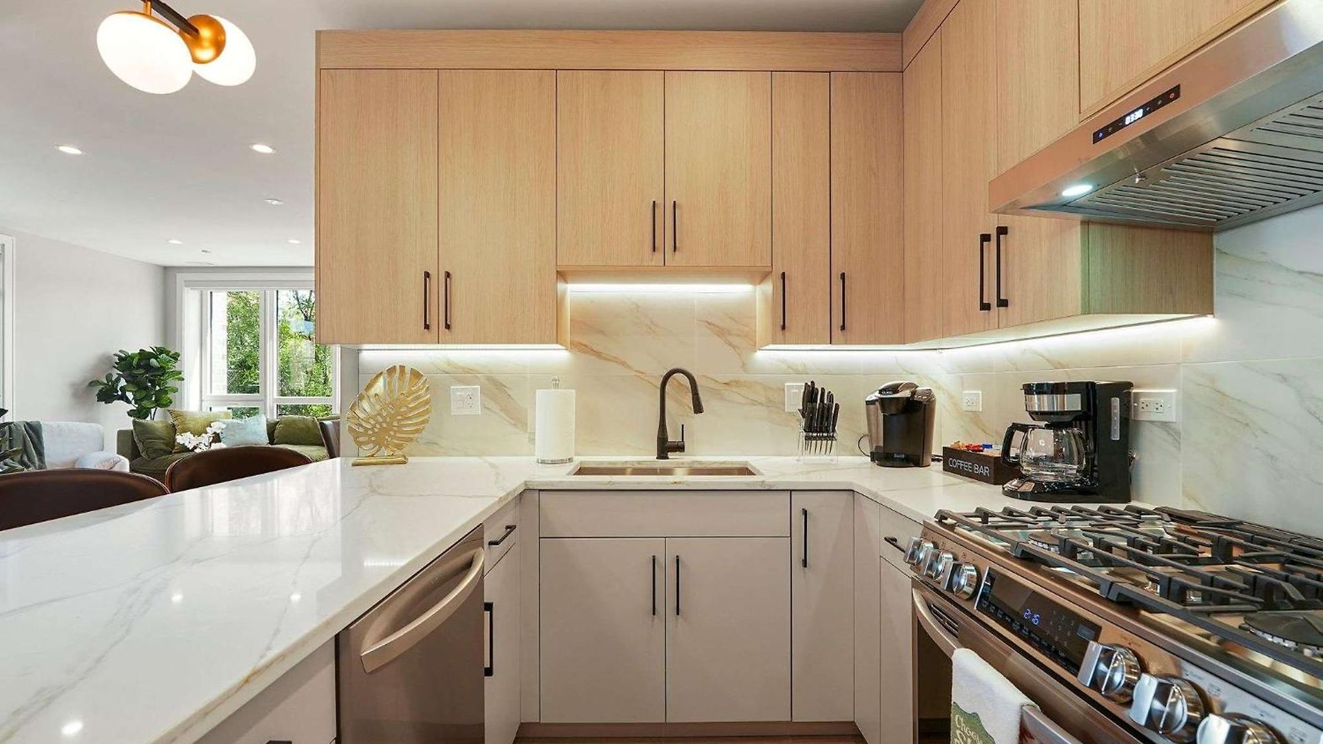 Welcoming Month Long 2bd 2ba With Parking Apartment *
