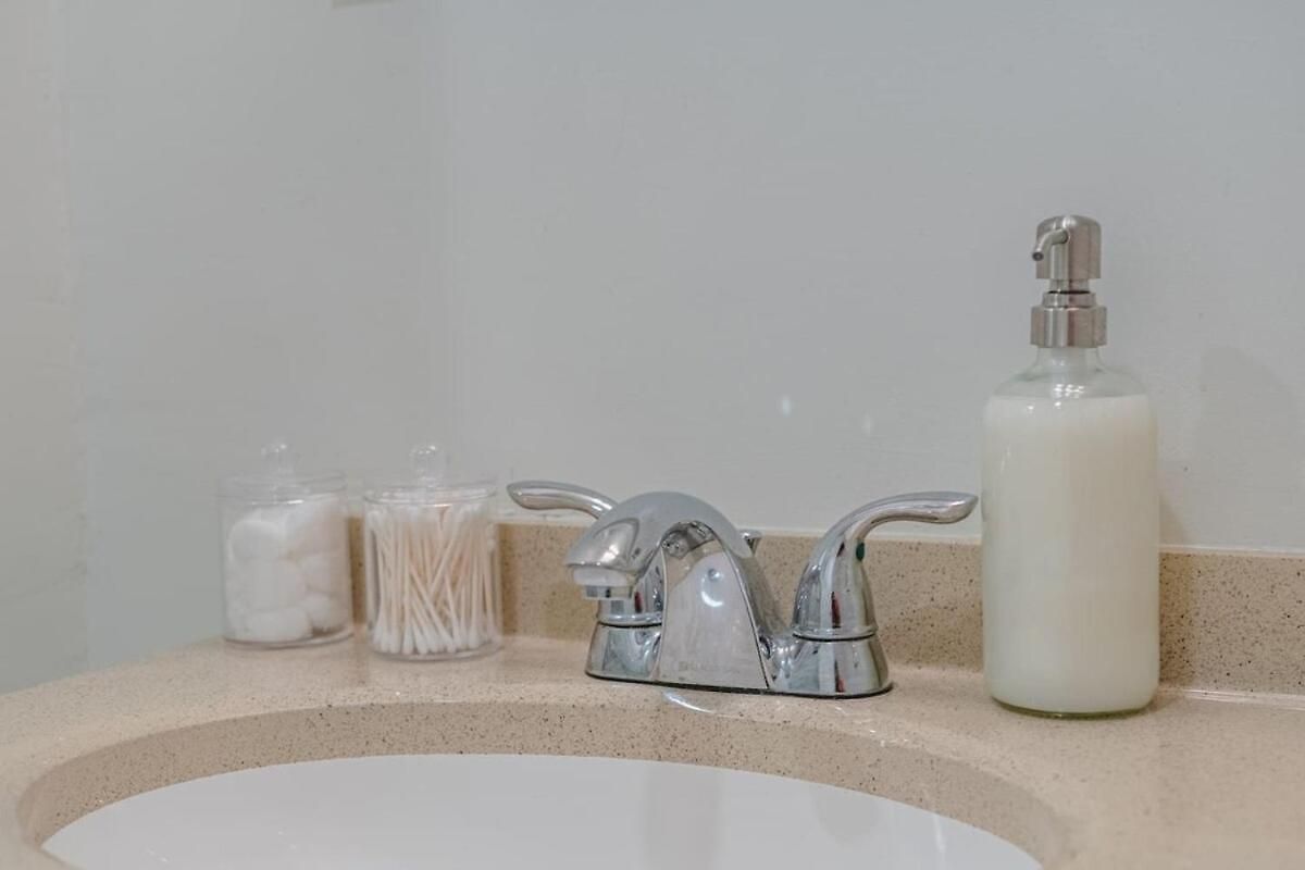 Spacious 3br 420-friendly | Mccormick & Uic Campus Apartment Chicago