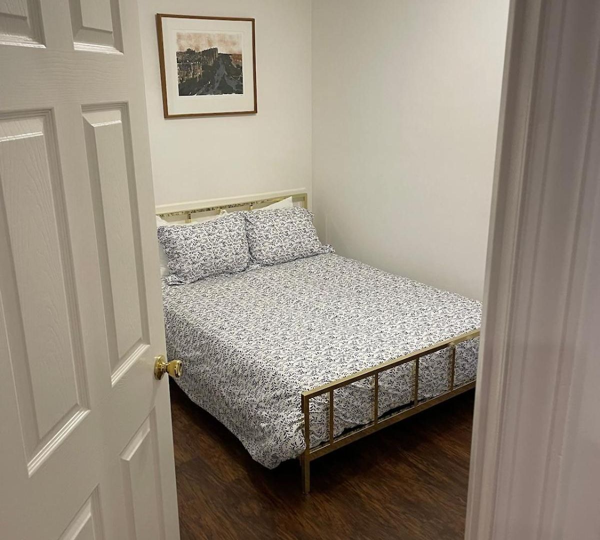 Apartment Updated 1 Bedroom In The Location! Chicago