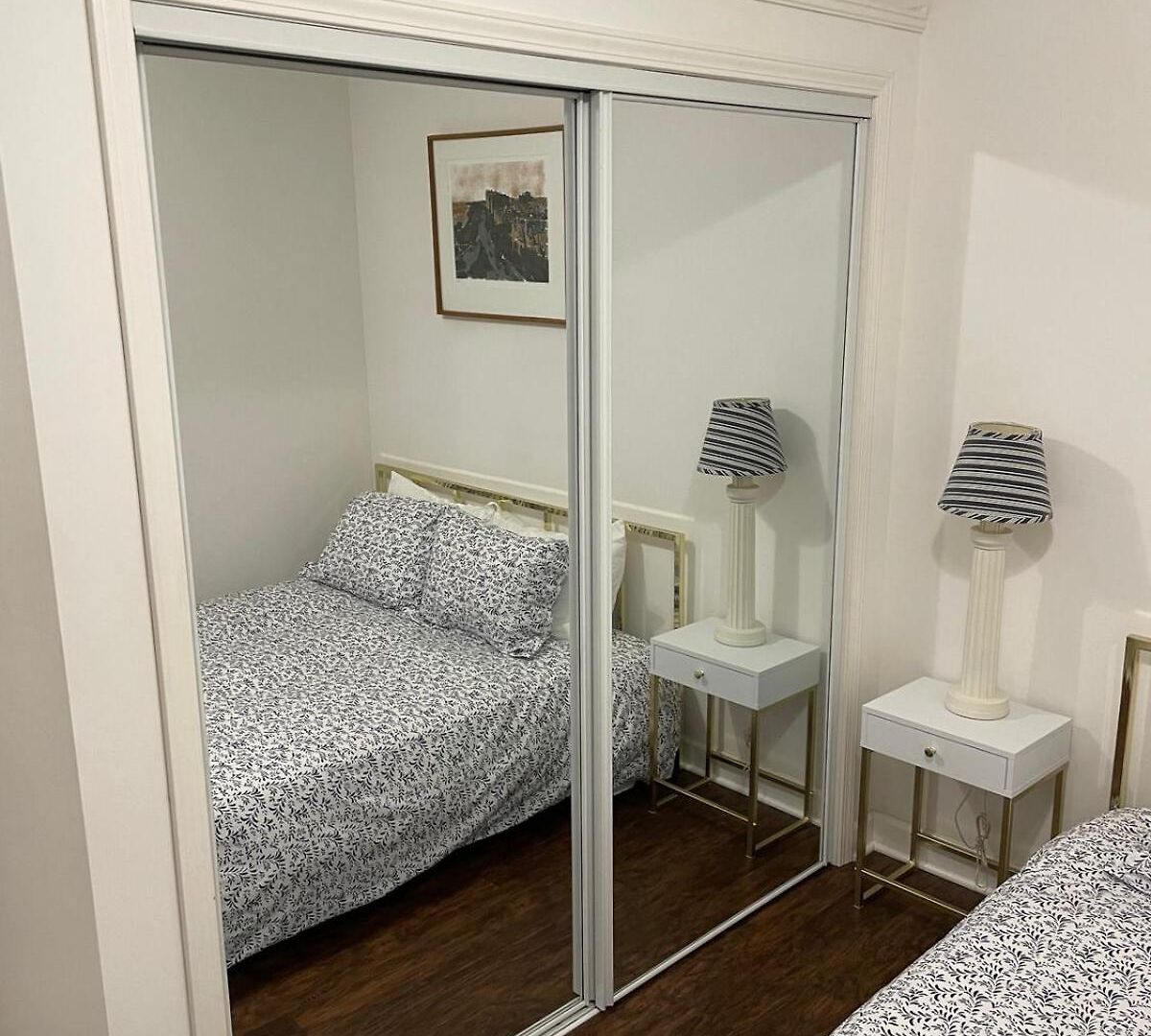 Apartment Updated 1 Bedroom In The Location! *