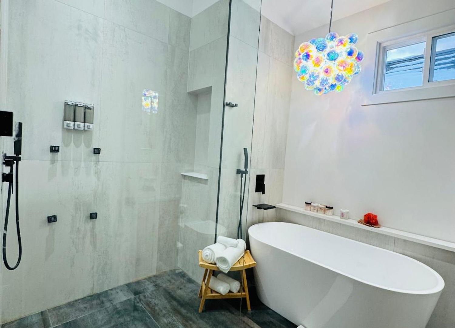 Apartment Sleek Avondale Bath 2 Bed King And Queen And Garage Chicago