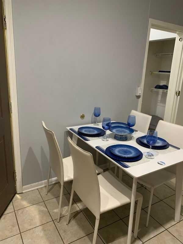 South Loop 4 Bedroom Apartment *