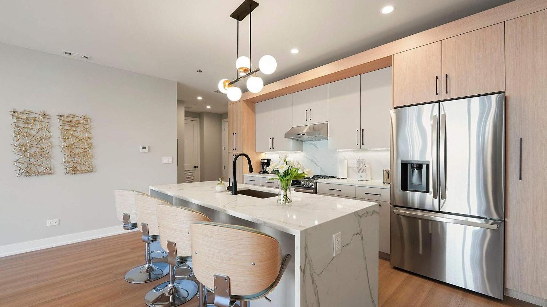 Modern By Med District With Parking & Laundry Chicago