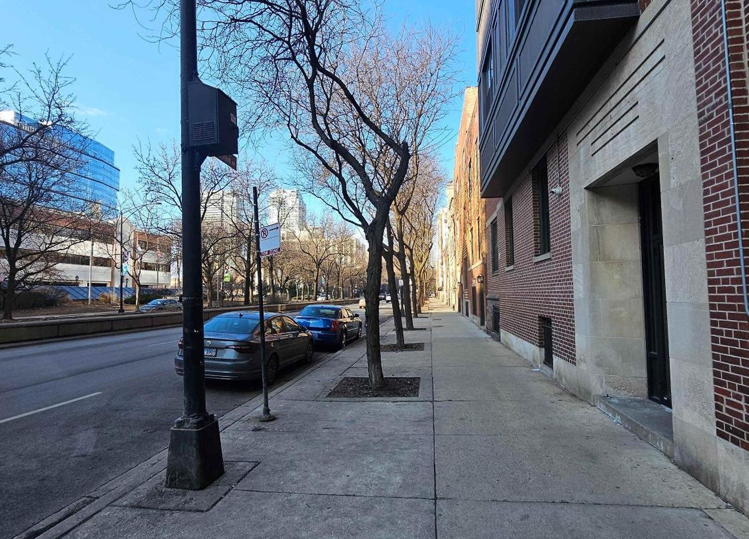 Gold Coast Downtown Sleeps 20 *