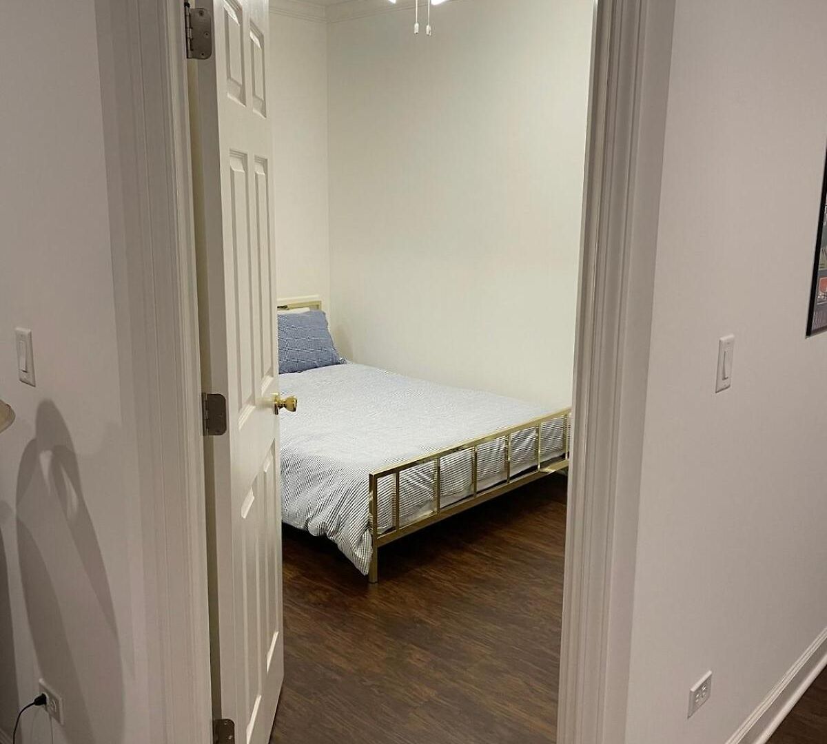 Updated 1 Bedroom In The Location! Apartment *
