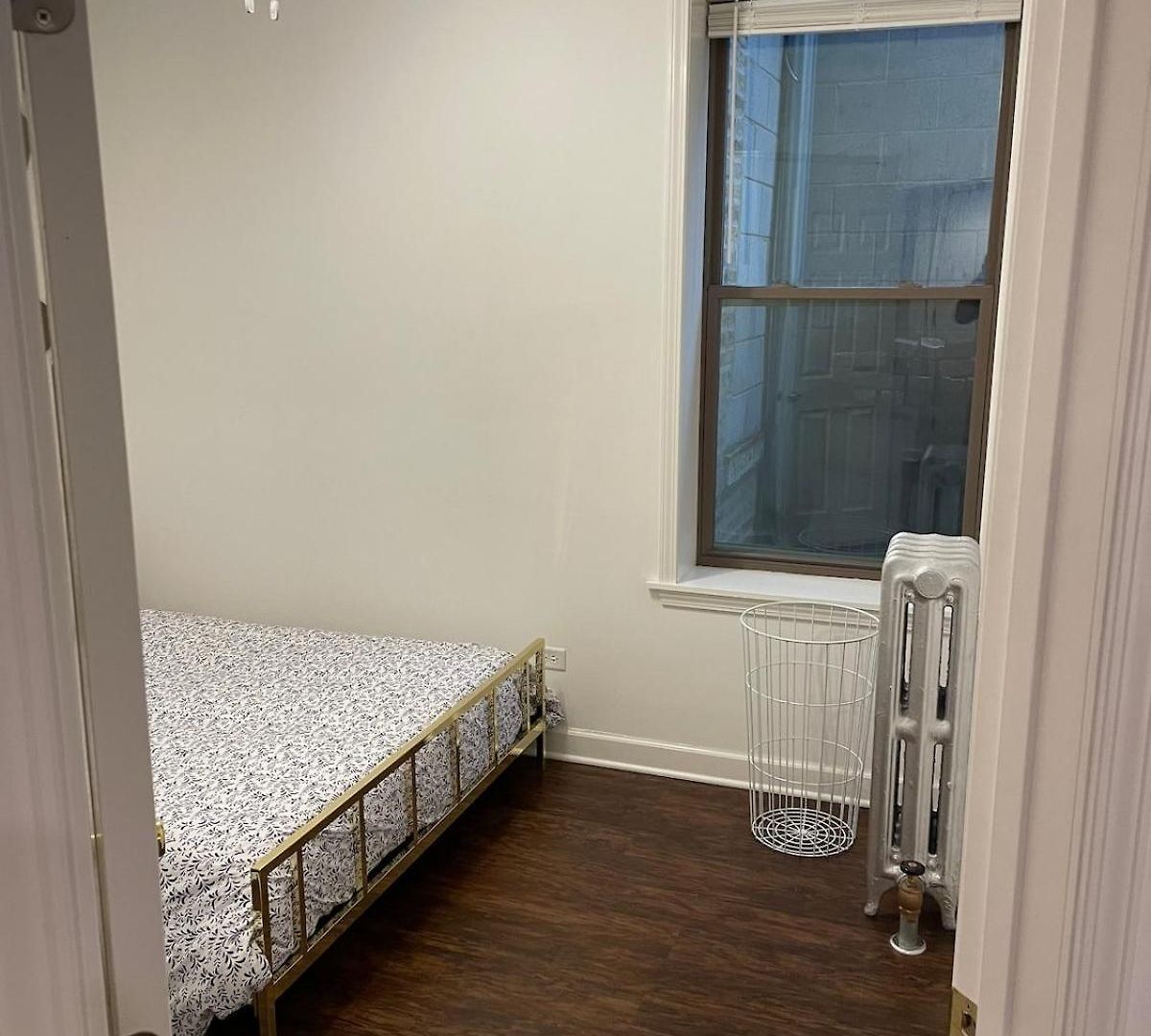 Apartment Updated 1 Bedroom In The Location! *