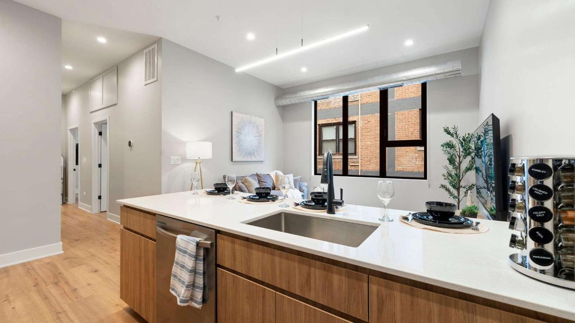 Apartment 2bd 2ba Condo- Steps To With Gym & Parking