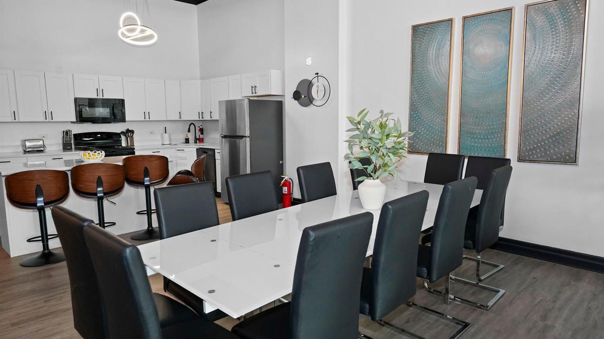 Apartment Spacious 6br Group Unit Near Mccormick & Lakefront
