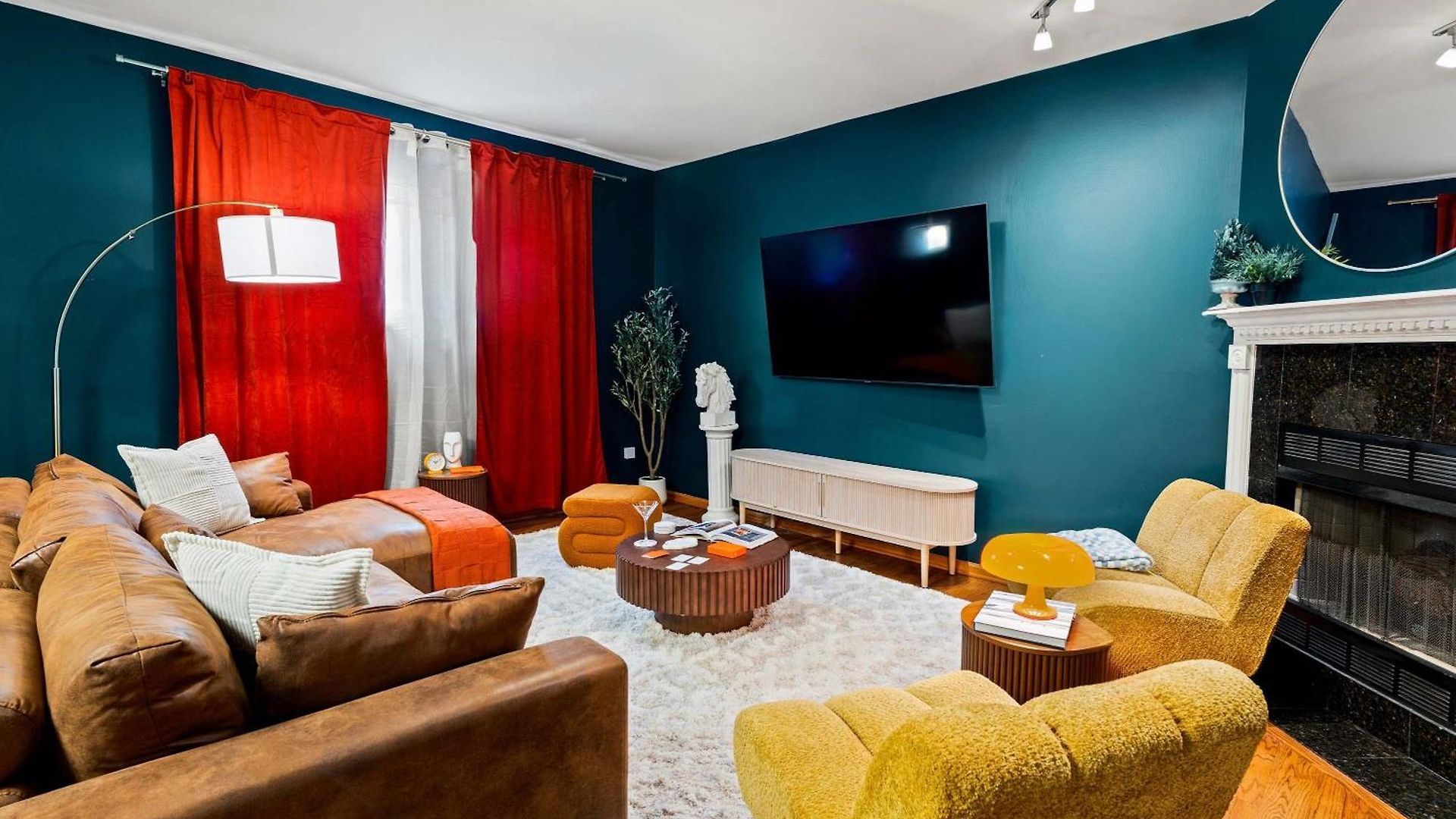 Pool Table, Pingpong, Arcade, 2-car Parking, 3 Floors Apartment *