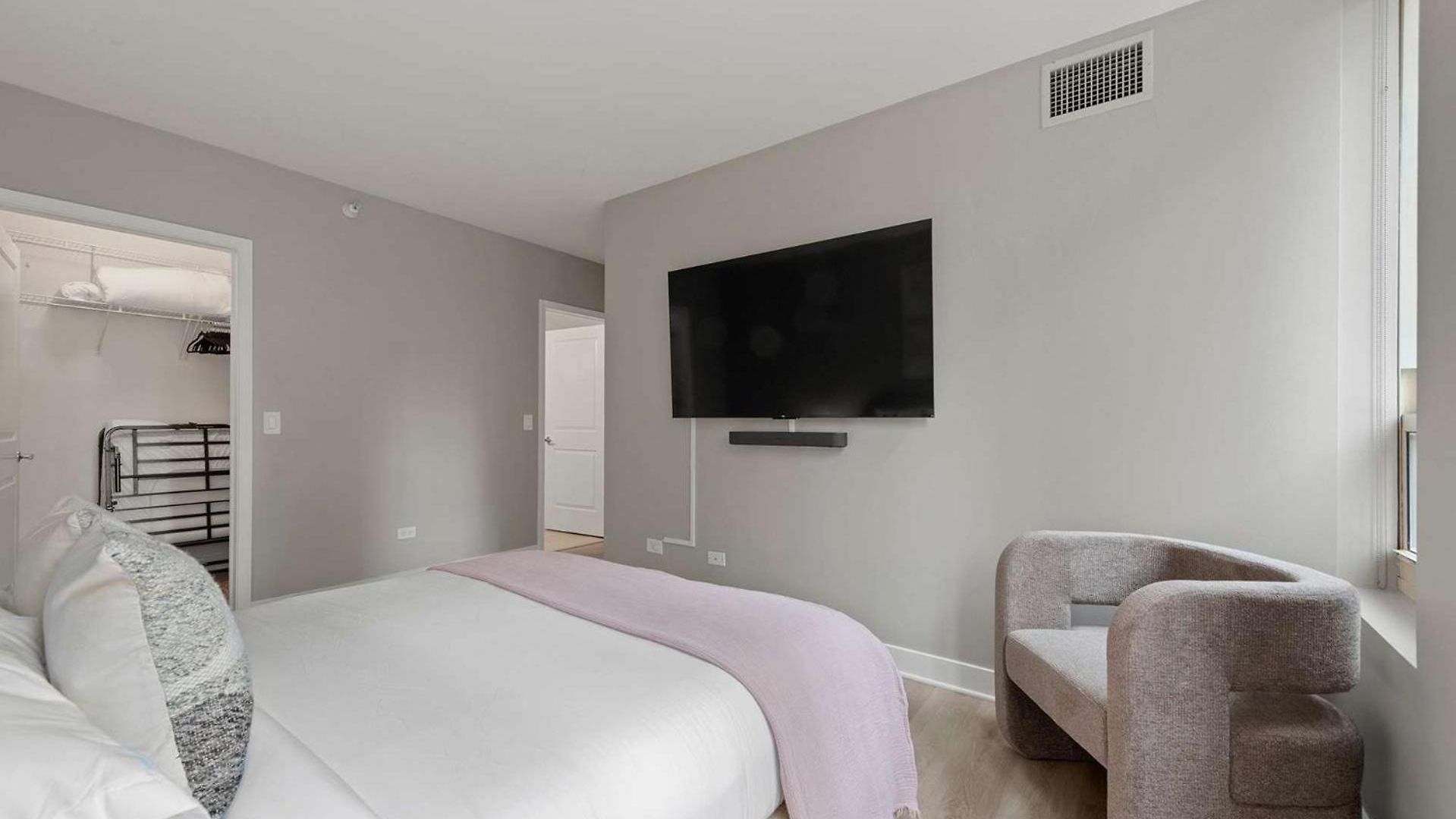 The Bernadin- Designer 3br Center With Balcony Apartment *