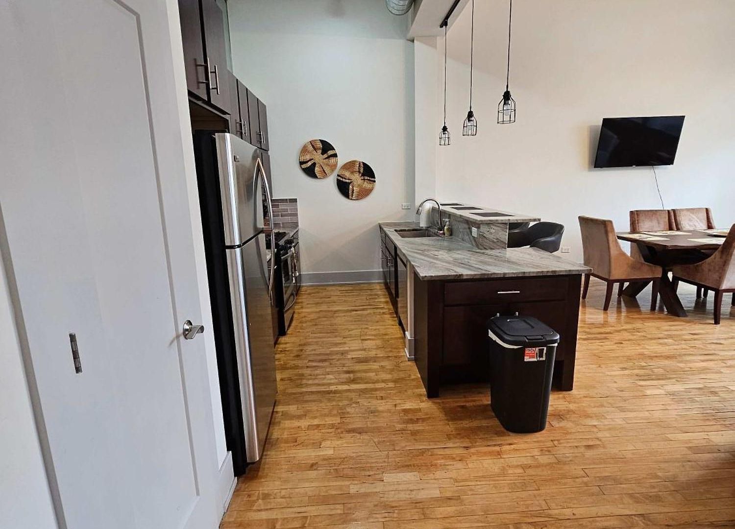 4 Bedroom Sleeps 20 People Apartment