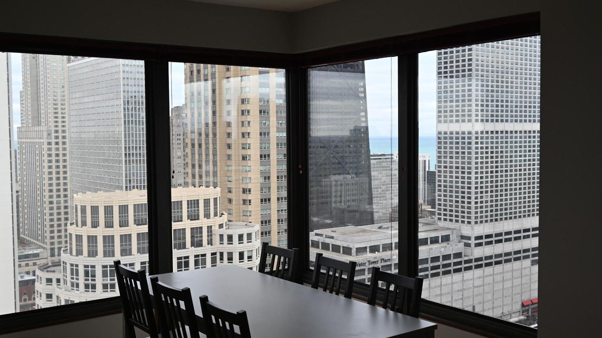 Apartment River North Magnificent Mile Condo, And Views, 43rd Floor Corner, Parking Included! *