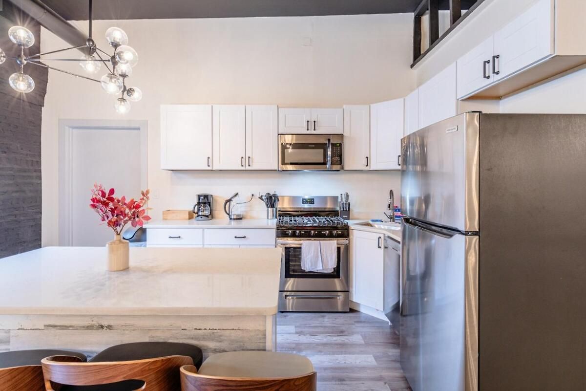 Luxury 5br W/ King Bed & Pool Table Near Chinatown Chicago