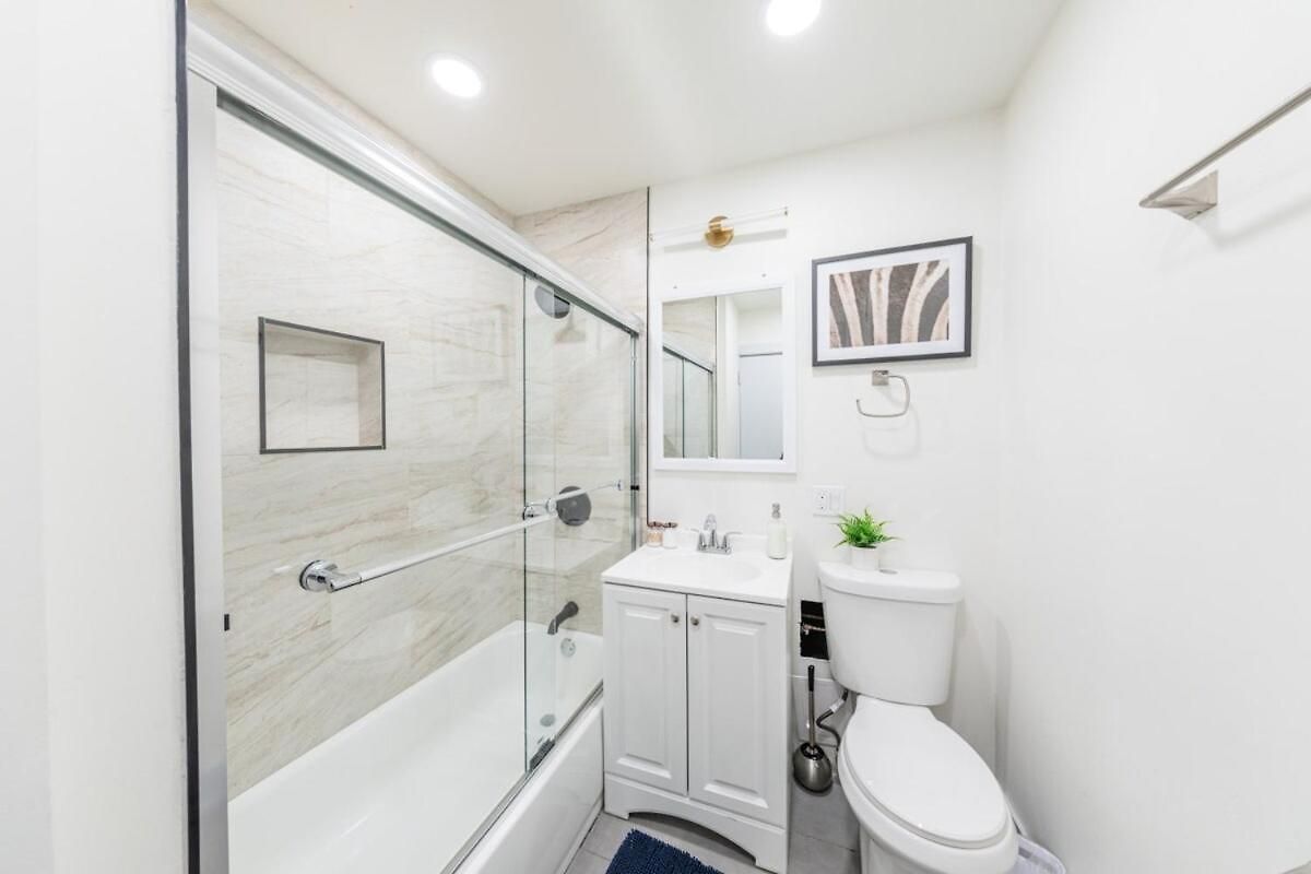Apartment Luxury 5br W/ King Bed & Pool Table Near Chinatown