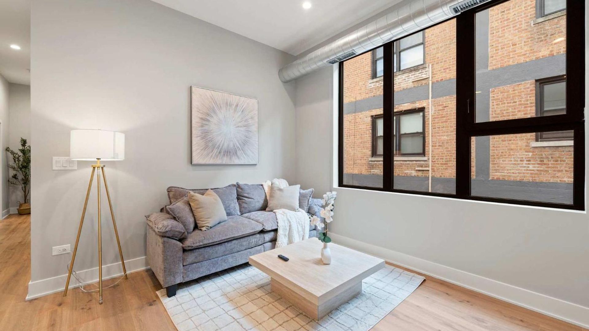 Apartment 2bd 2ba Condo- Steps To With Gym & Parking Chicago