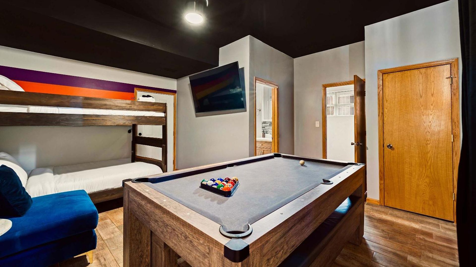 Pool Table, Pingpong, Arcade, 2-car Parking, 3 Floors *