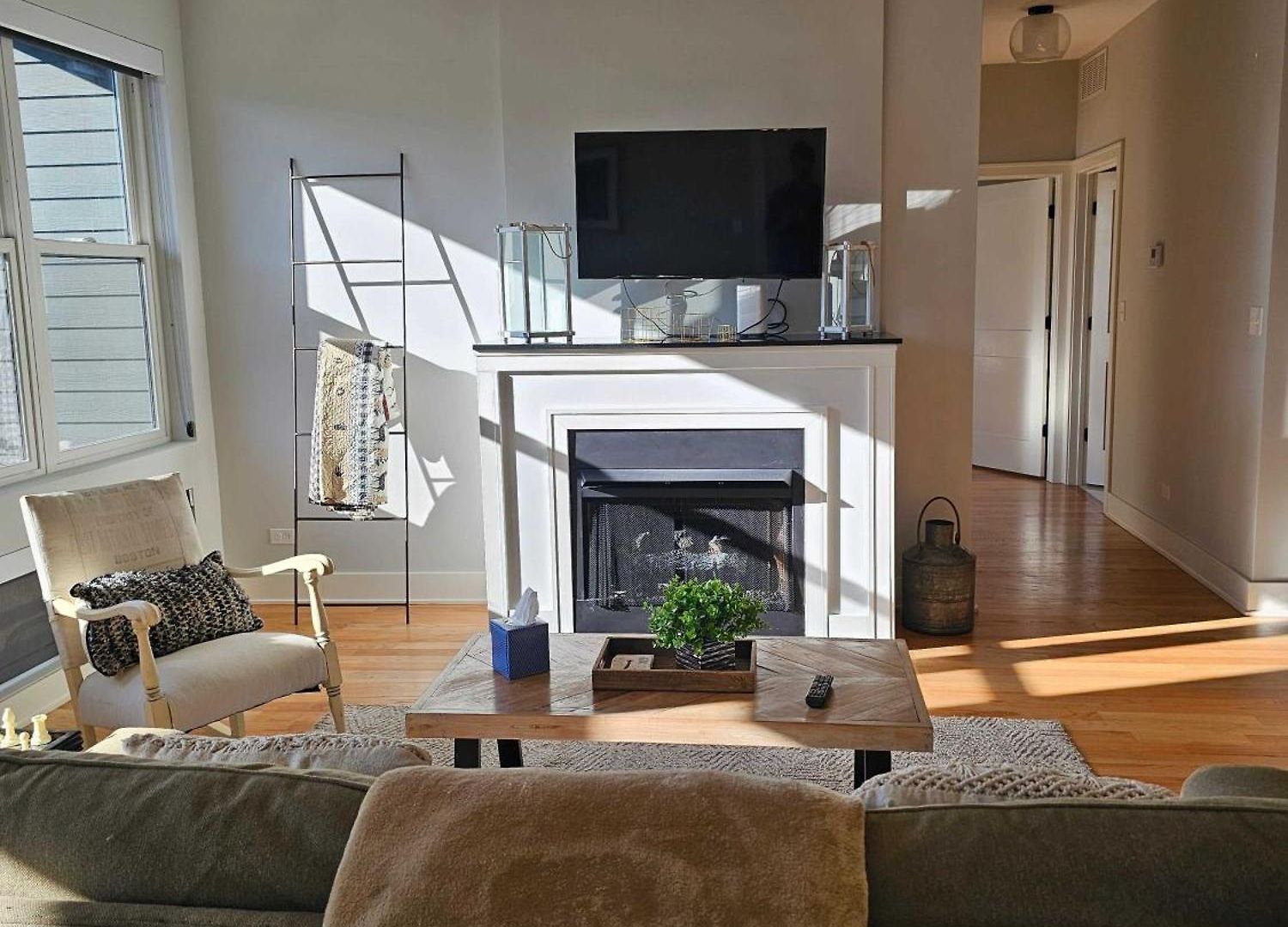 Updated 3 Bedroom Downtown Pilsen *