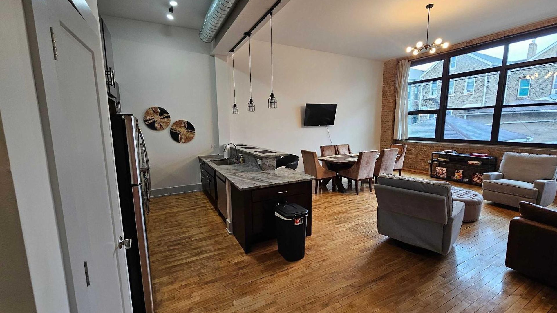 4 Bedroom Sleeps 20 People Chicago