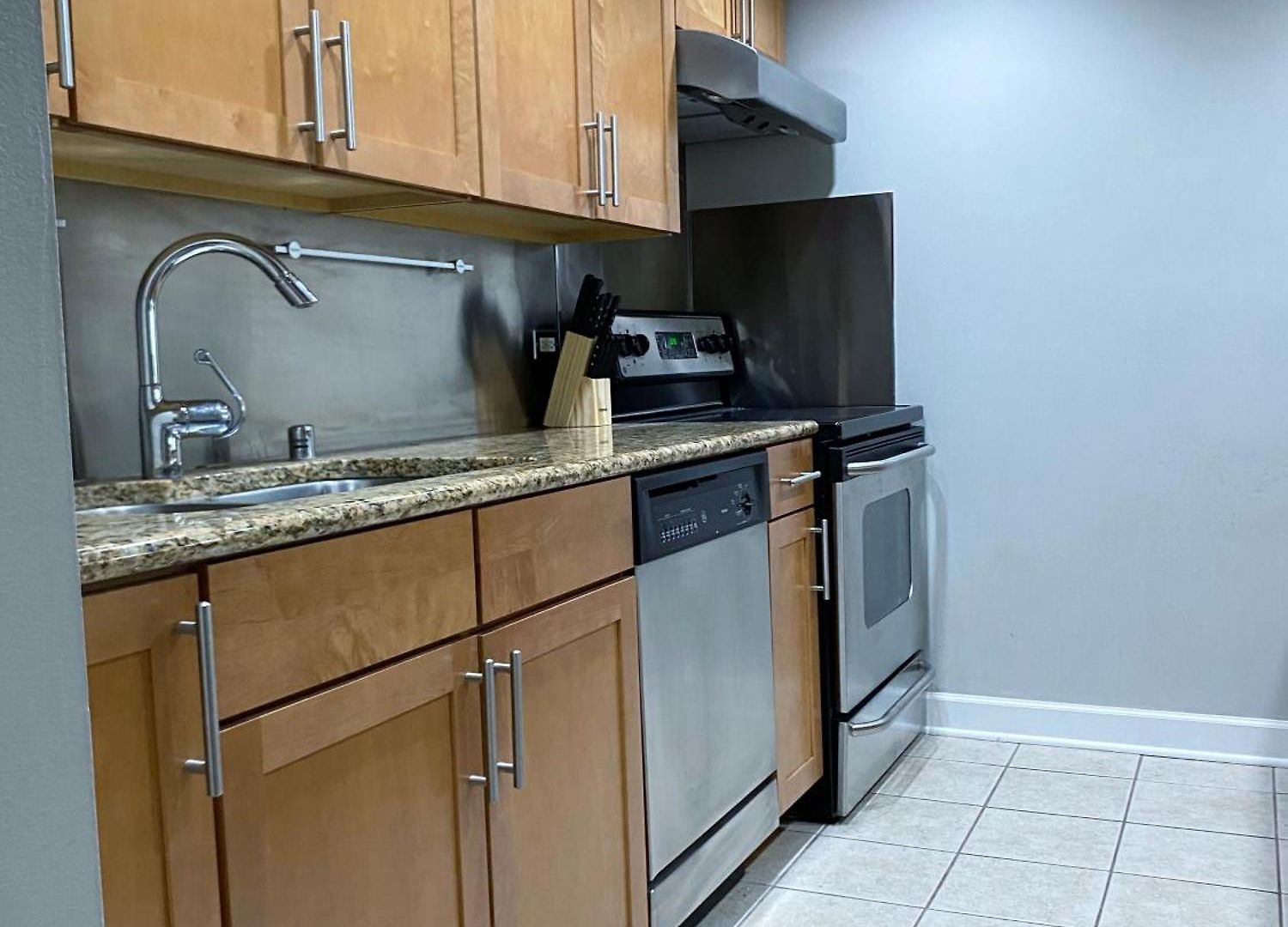 River North Magnificent Mile Condo, And Views, 43rd Floor Corner, Parking Included! Apartment