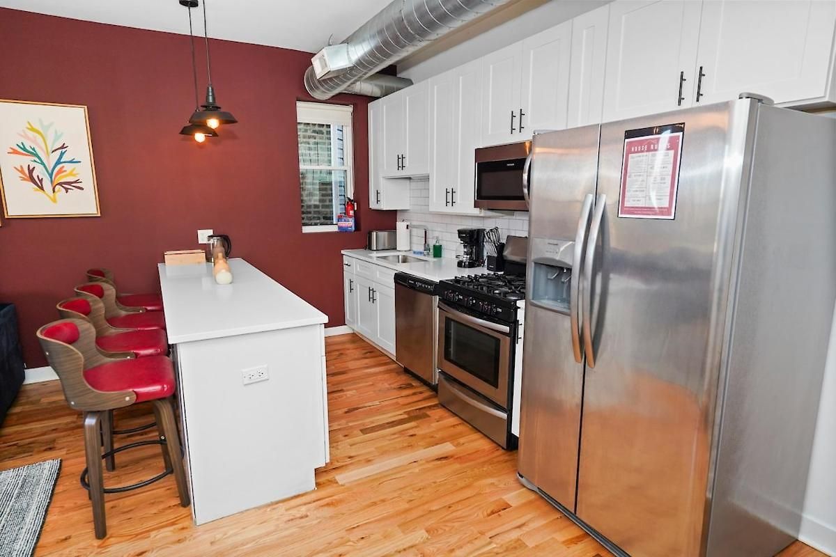 Modern 4br Pilsen Retreat Near Illinois Medical District & Downtown