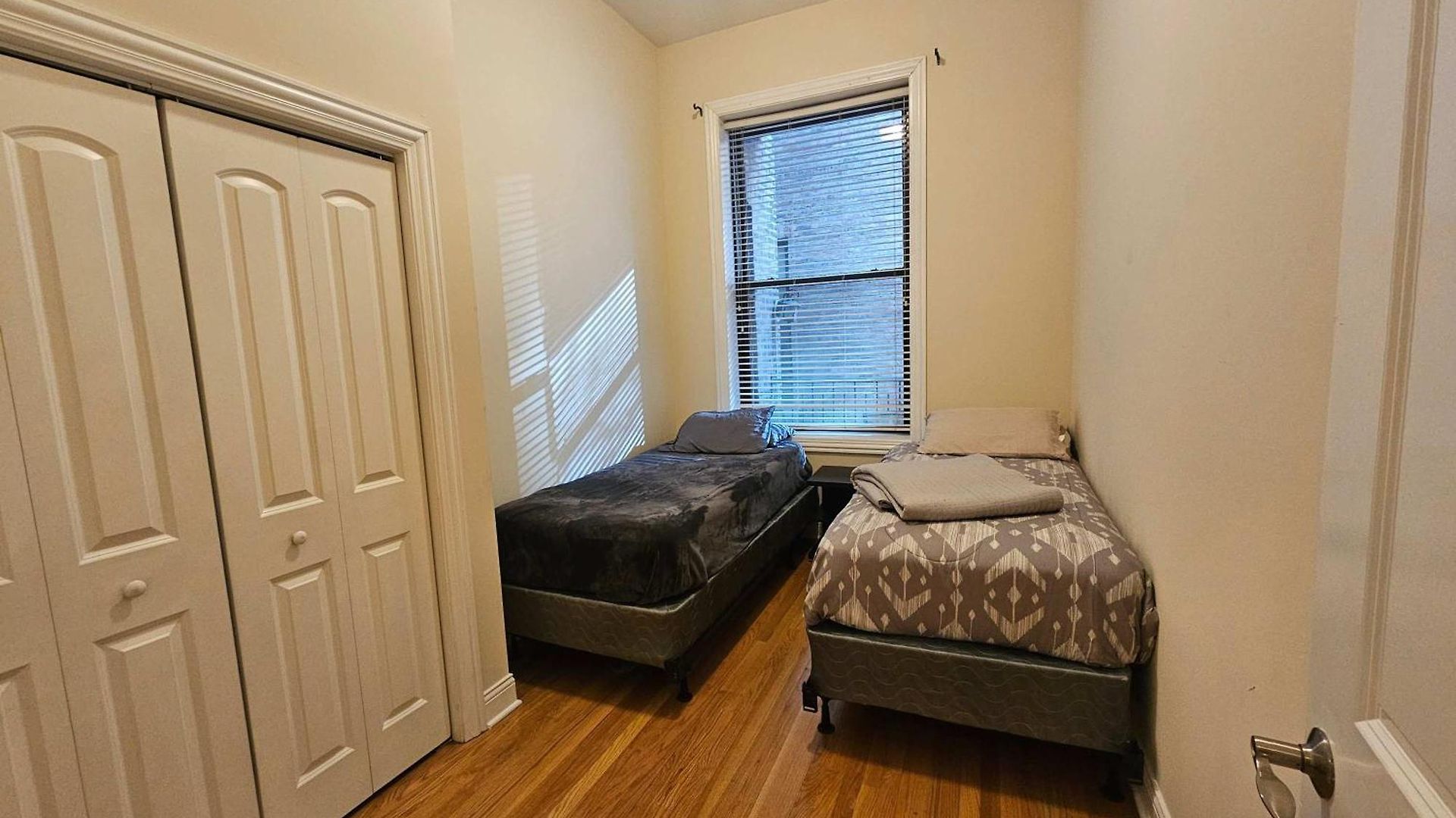 Gold Coast Downtown Sleeps 20