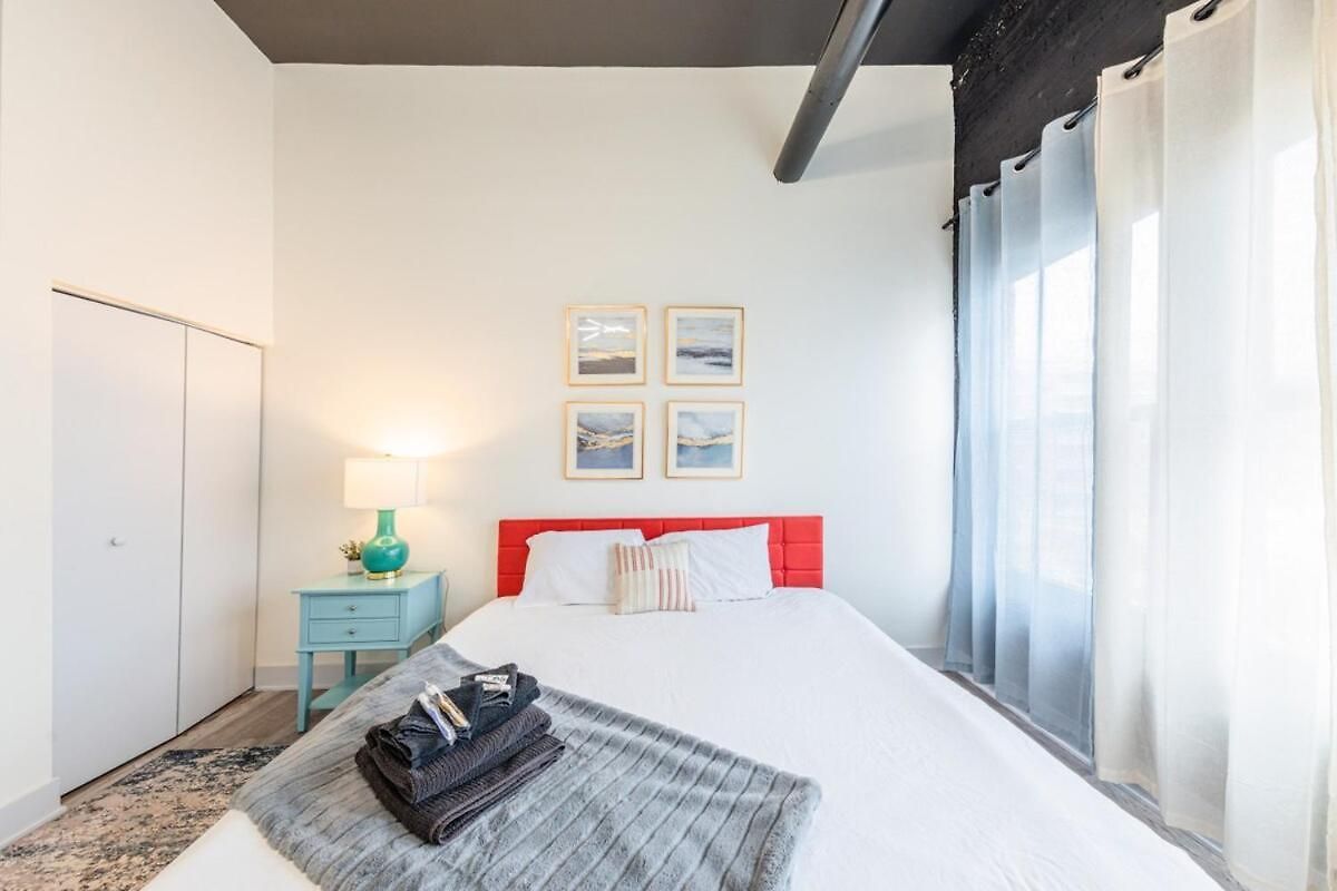 Apartment Luxury 5br W/ King Bed & Pool Table Near Chinatown