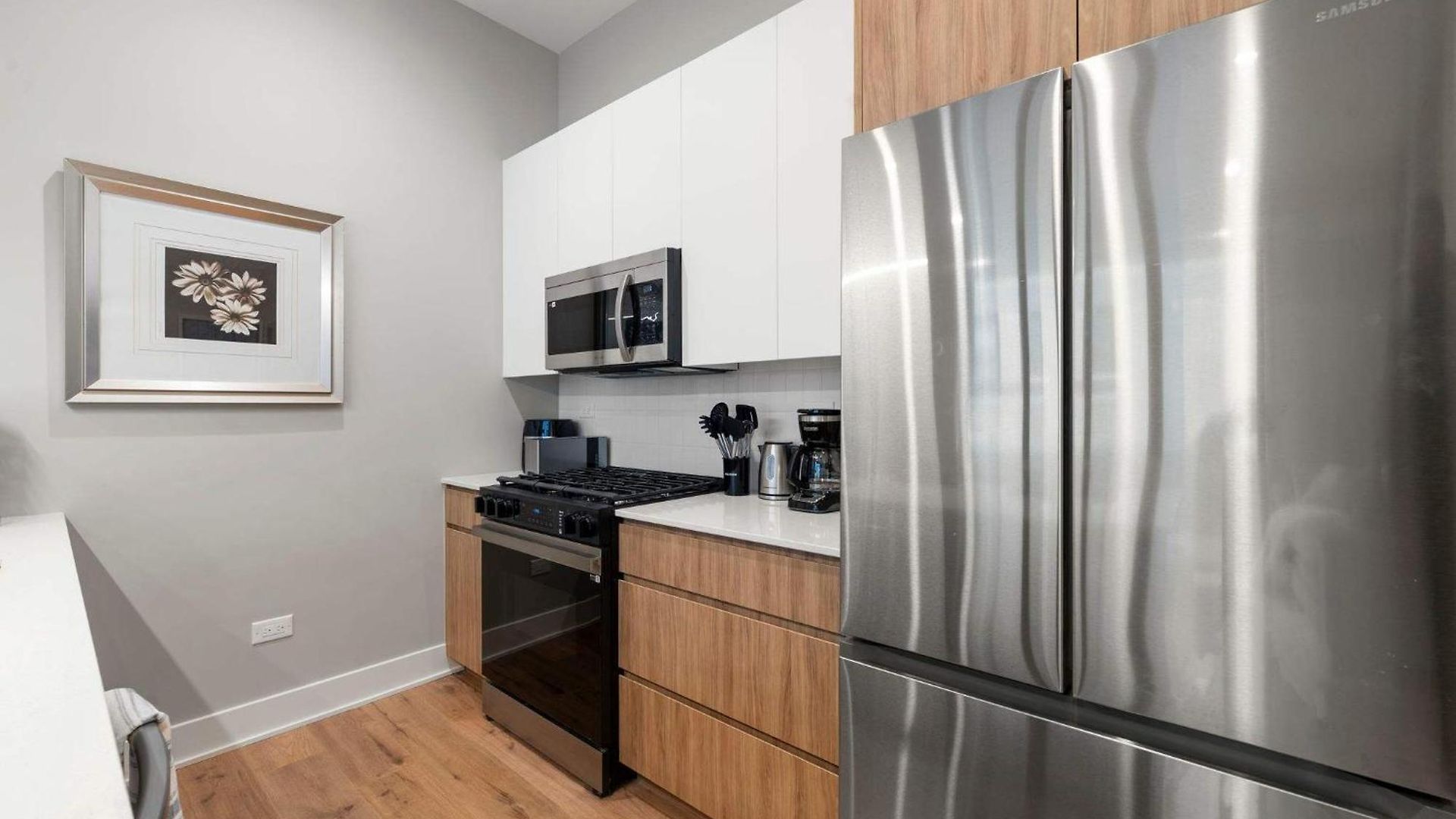 2bd 2ba Condo- Steps To With Gym & Parking Chicago