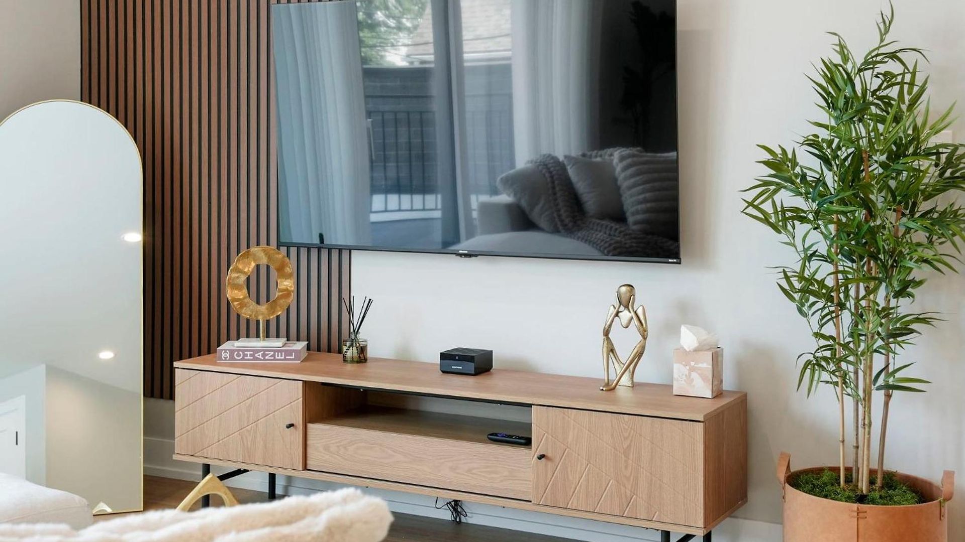 Modern By Med District With Parking & Laundry Apartment