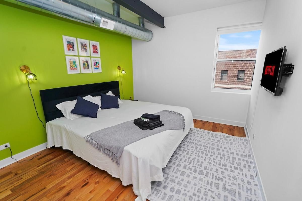 Modern 4br Pilsen Retreat Near Illinois Medical District & Downtown