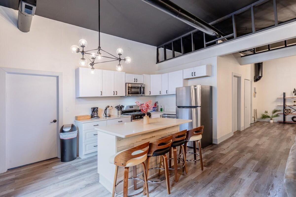Apartment Luxury 5br W/ King Bed & Pool Table Near Chinatown
