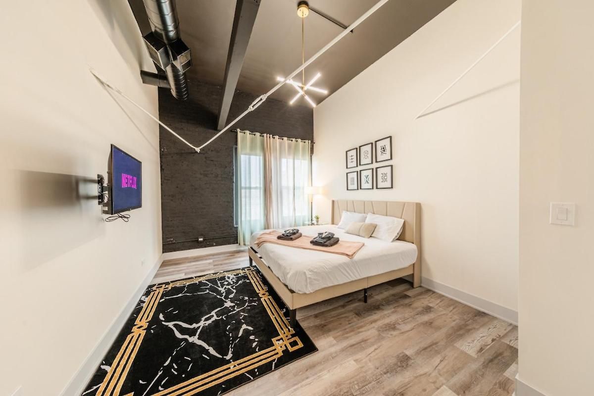 Apartment Luxury 5br W/ King Bed & Pool Table Near Chinatown Chicago