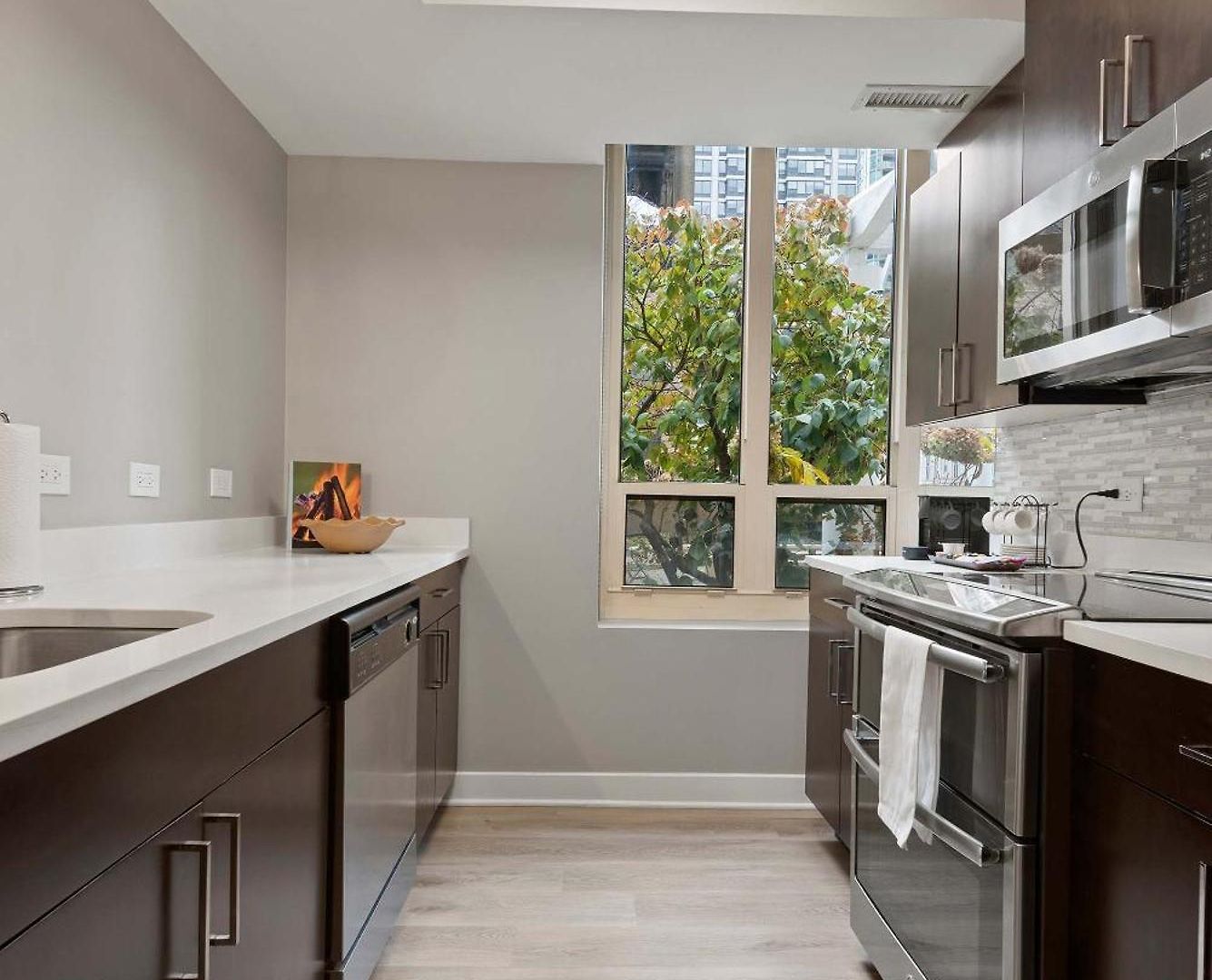 The Bernadin- Designer 3br Center With Balcony *