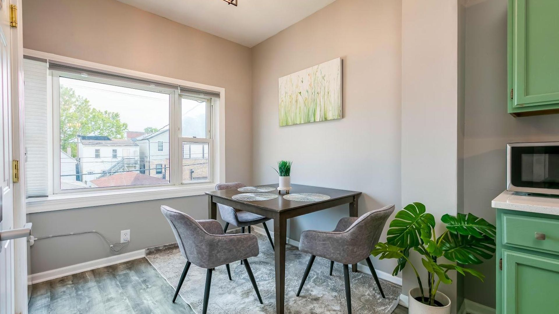 Logan Sq 4br - Free Parking - Near Nightlife & Dt Apartment