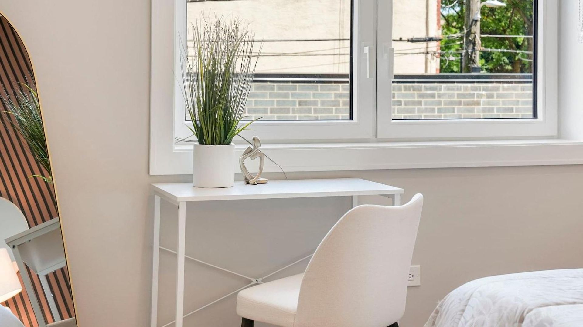 Modern By Med District With Parking & Laundry *
