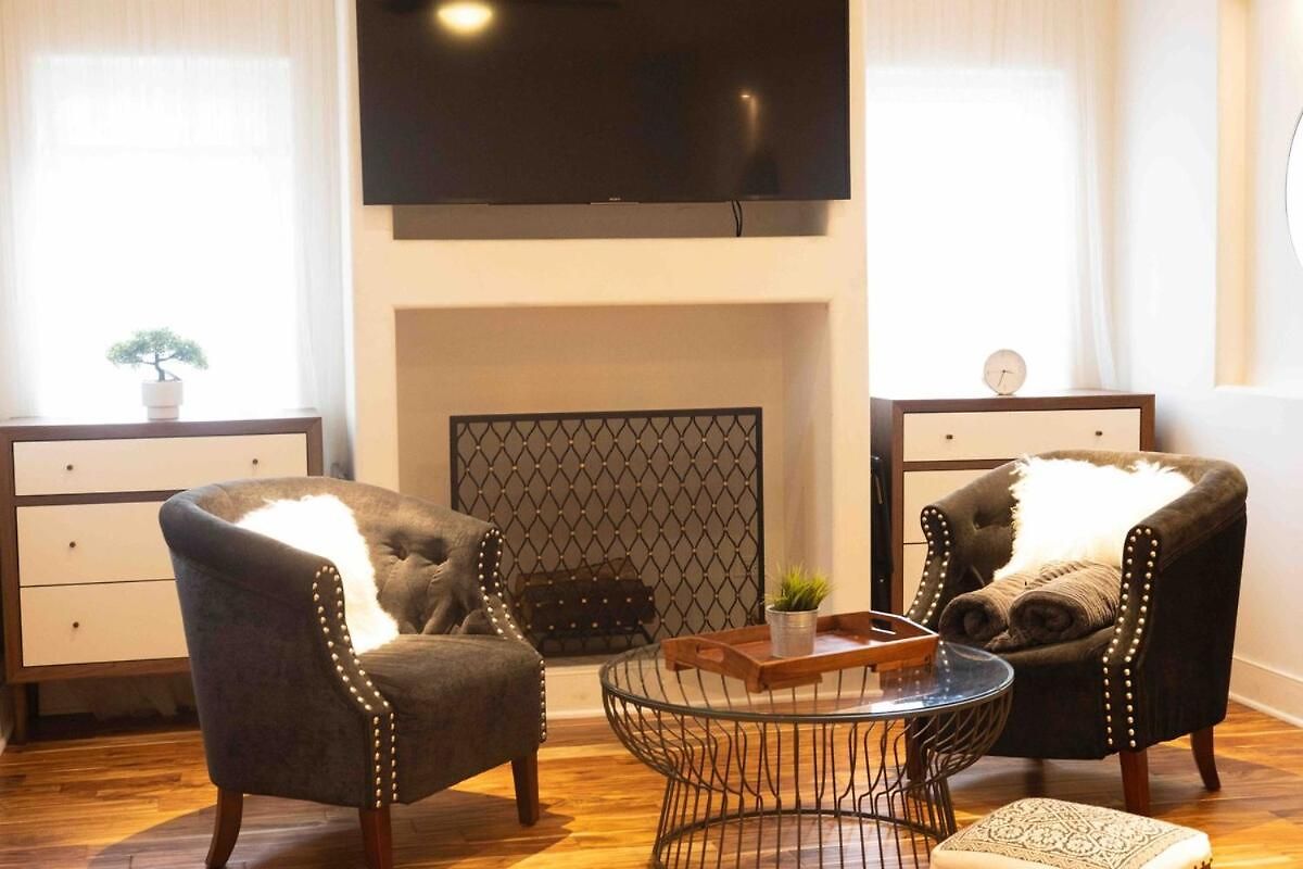 Apartment 2level Duplex With Jaccuzi-gem In 4bd&3ba
