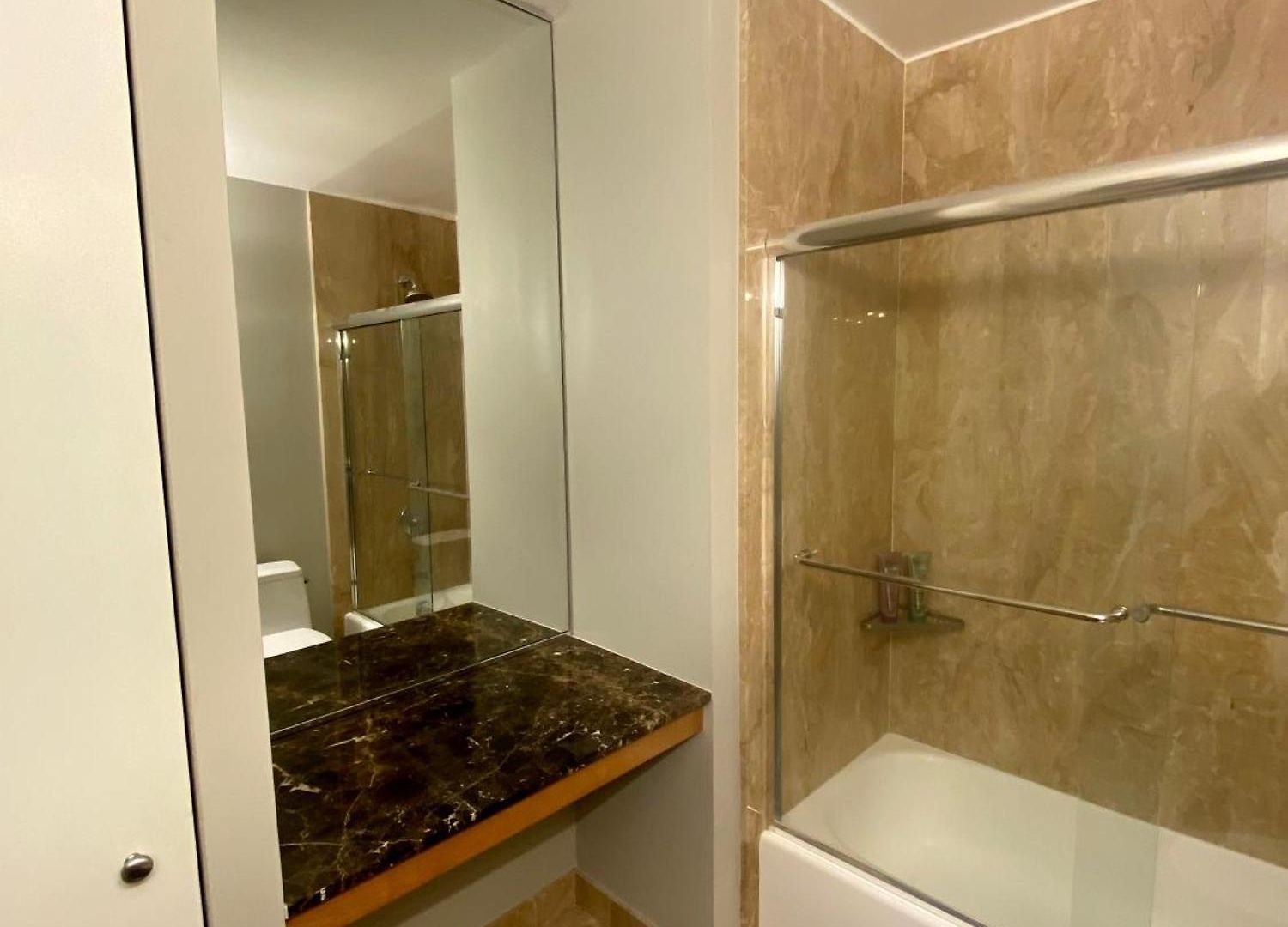 Apartment River North Magnificent Mile Condo, And Views, 43rd Floor Corner, Parking Included! *