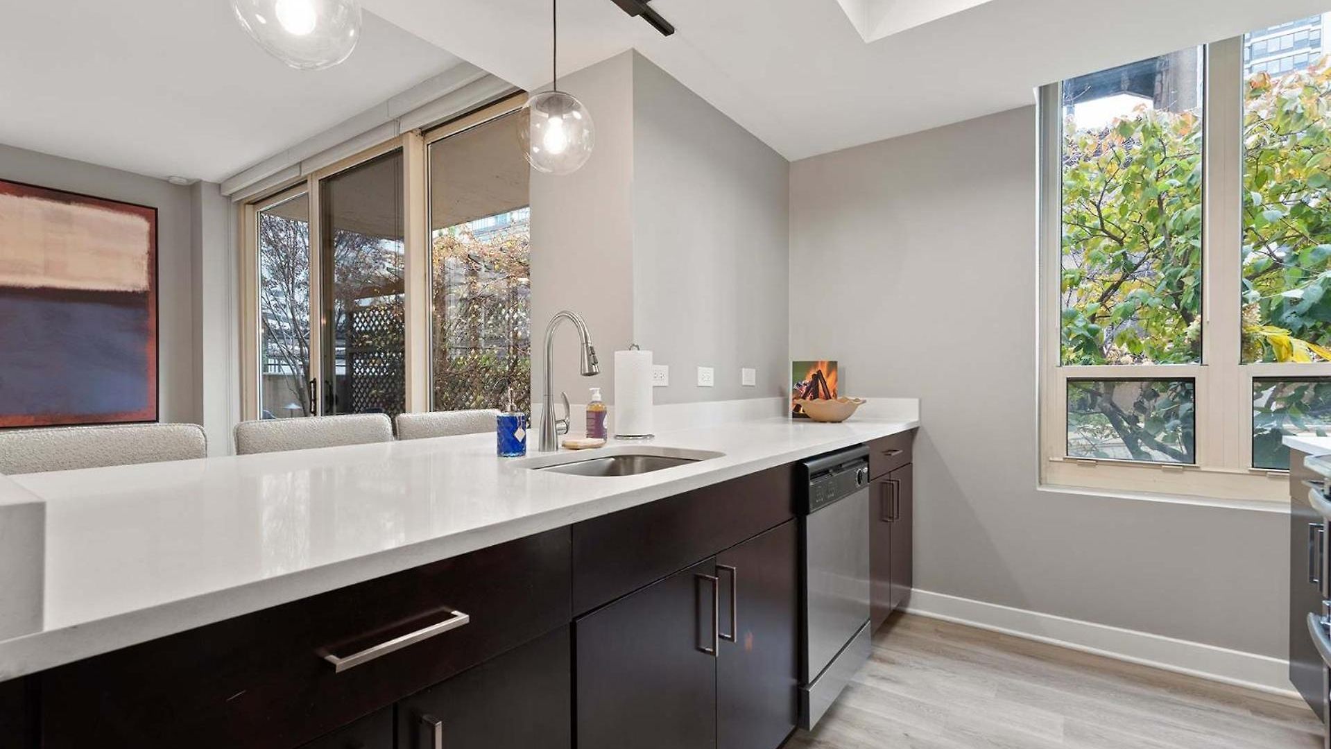 The Bernadin- Designer 3br Center With Balcony Apartment