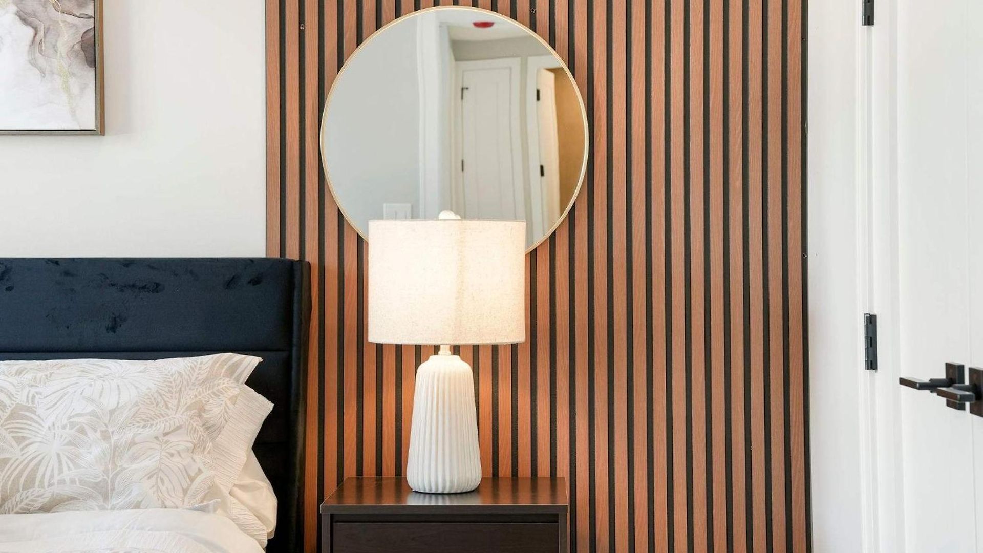 Apartment Modern By Med District With Parking & Laundry *
