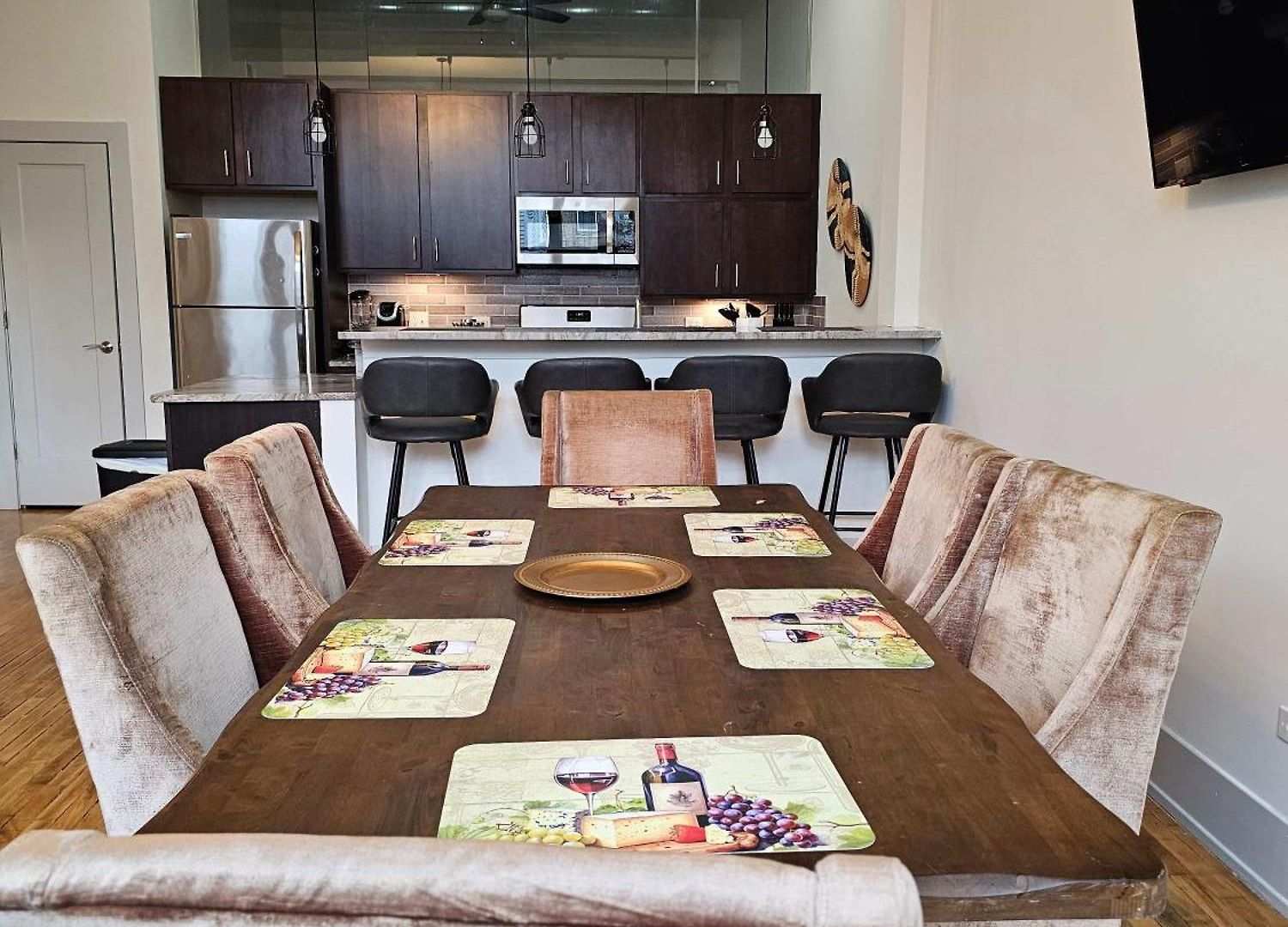 4 Bedroom Sleeps 20 People *