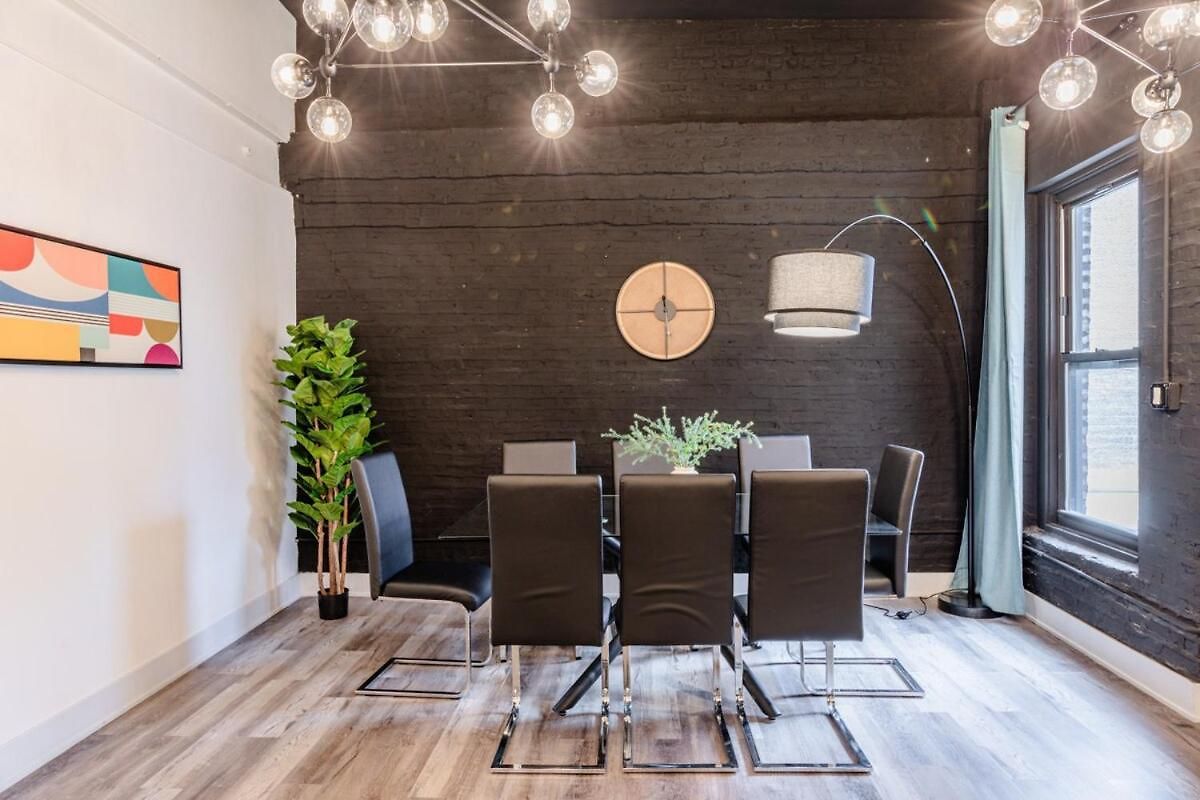 Luxury 5br W/ King Bed & Pool Table Near Chinatown * Chicago