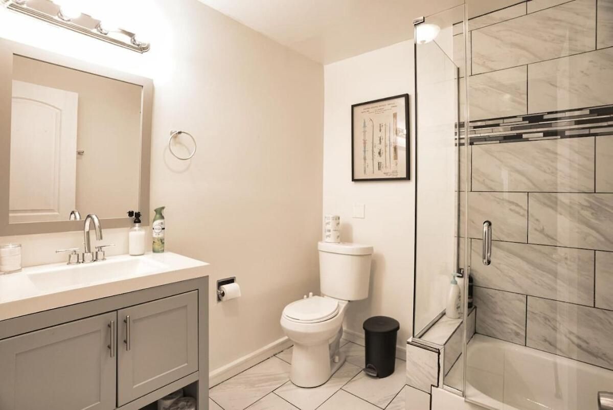 Mccormick 4br Huge Unit W/ Pool Table | Sleeps 10 Chicago