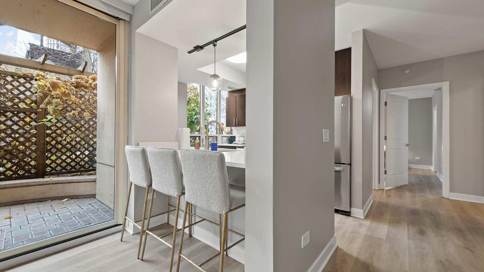 Apartment The Bernadin- Designer 3br Center With Balcony